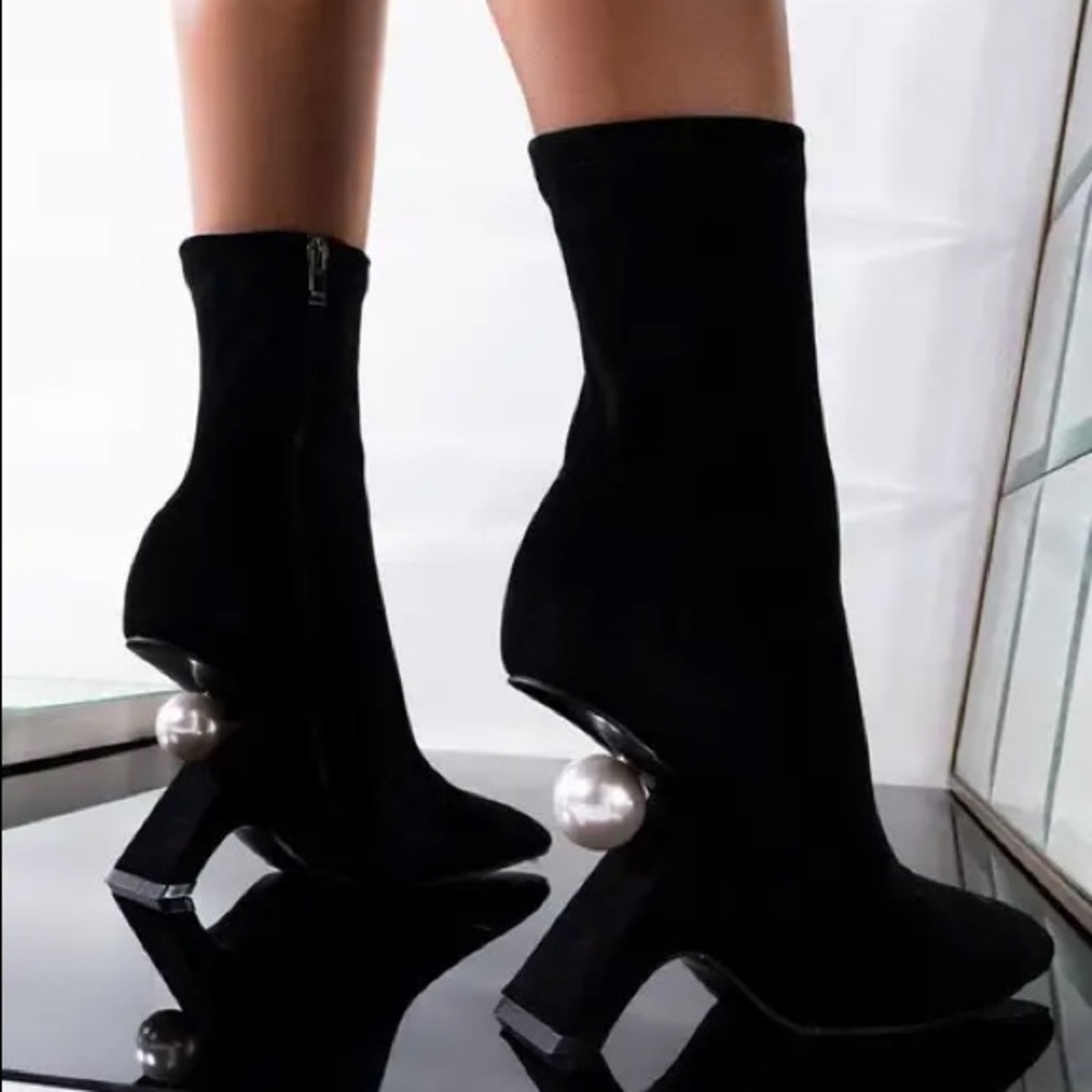 “Stepping On Pearls” Black Invisible Heel Booties